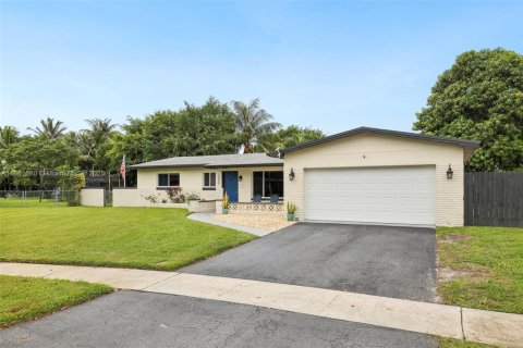 Casa en venta en Pembroke Pines, Florida, 3 dormitorios, 149.2 m2 № 1929547 - foto 3