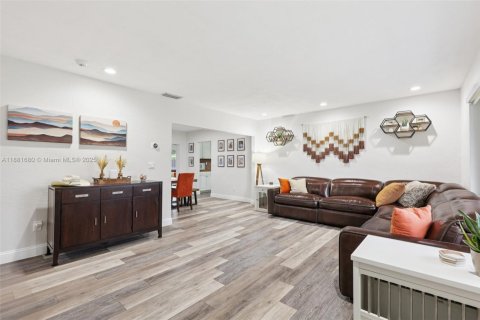 Casa en venta en Pembroke Pines, Florida, 3 dormitorios, 149.2 m2 № 1929547 - foto 9