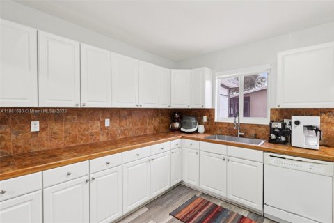 Casa en venta en Pembroke Pines, Florida, 3 dormitorios, 149.2 m2 № 1929547 - foto 21