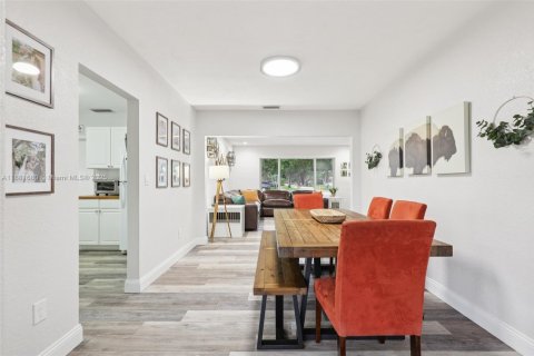 Casa en venta en Pembroke Pines, Florida, 3 dormitorios, 149.2 m2 № 1929547 - foto 16