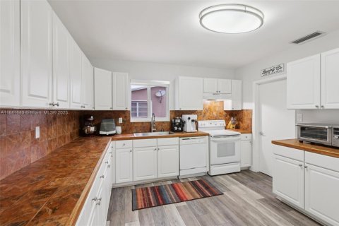 Casa en venta en Pembroke Pines, Florida, 3 dormitorios, 149.2 m2 № 1929547 - foto 18