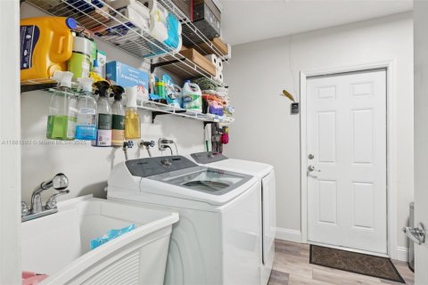 Casa en venta en Pembroke Pines, Florida, 3 dormitorios, 149.2 m2 № 1929547 - foto 22