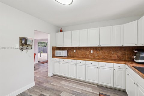 Casa en venta en Pembroke Pines, Florida, 3 dormitorios, 149.2 m2 № 1929547 - foto 19