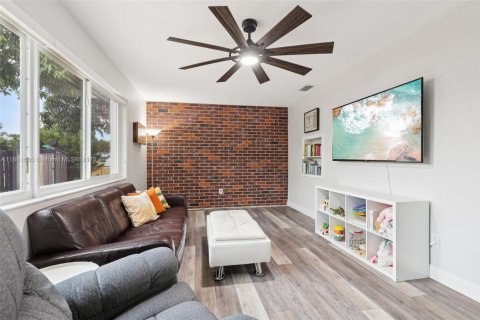 Casa en venta en Pembroke Pines, Florida, 3 dormitorios, 149.2 m2 № 1929547 - foto 12