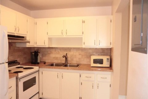Condo in Sun City Center, Florida, 1 bedroom  № 2272828 - photo 5