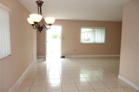 Condo in Sun City Center, Florida, 1 bedroom  № 2272828 - photo 7
