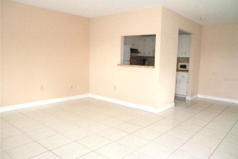 Condo in Sun City Center, Florida, 1 bedroom  № 2272828 - photo 2