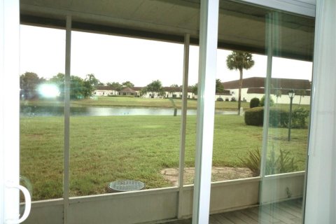 Condo in Sun City Center, Florida, 1 bedroom  № 2272828 - photo 14