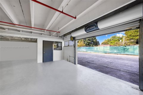 Купить коммерческую недвижимость в Майами, Флорида № 1985583 - фото 8