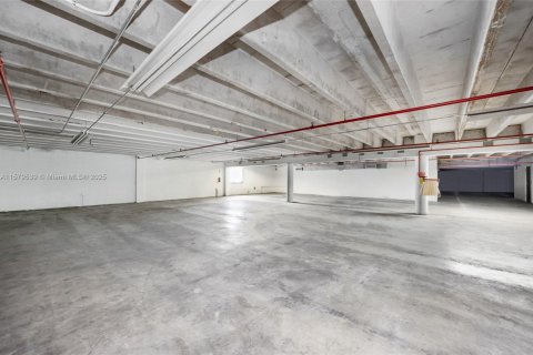 Купить коммерческую недвижимость в Майами, Флорида № 1985583 - фото 13