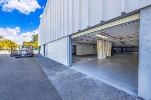 Купить коммерческую недвижимость в Майами, Флорида № 1985583 - фото 10