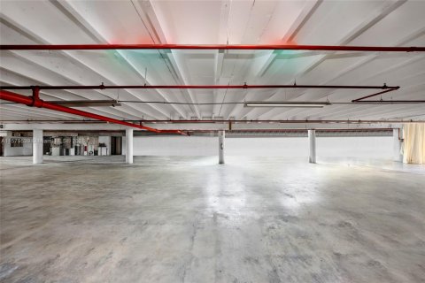 Купить коммерческую недвижимость в Майами, Флорида № 1985583 - фото 16