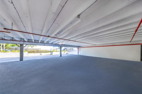 Купить коммерческую недвижимость в Майами, Флорида № 1985583 - фото 19