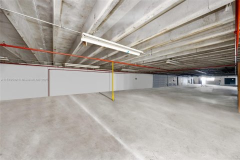 Купить коммерческую недвижимость в Майами, Флорида № 1985583 - фото 9