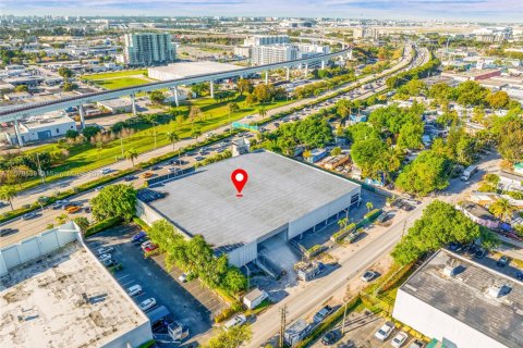 Купить коммерческую недвижимость в Майами, Флорида № 1985583 - фото 7