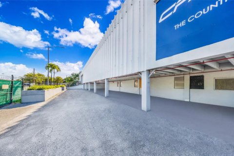 Купить коммерческую недвижимость в Майами, Флорида № 1985583 - фото 23