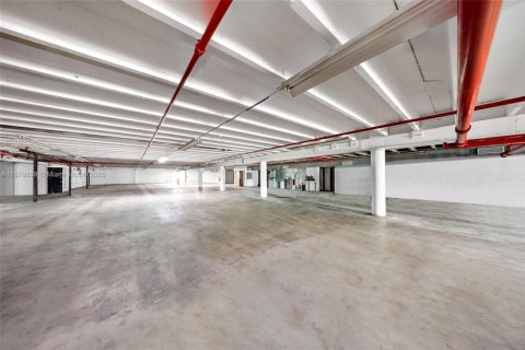 Купить коммерческую недвижимость в Майами, Флорида № 1985583 - фото 15