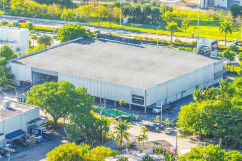 Купить коммерческую недвижимость в Майами, Флорида № 1985583 - фото 5