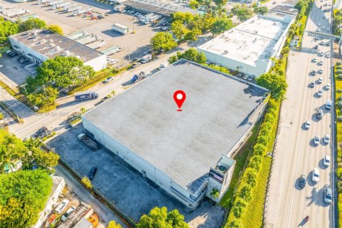 Купить коммерческую недвижимость в Майами, Флорида № 1985583 - фото 6