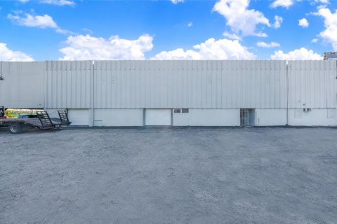 Купить коммерческую недвижимость в Майами, Флорида № 1985583 - фото 24