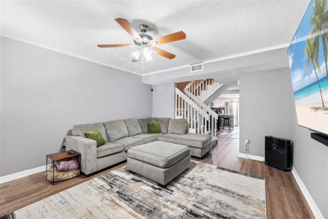 Touwnhouse à vendre à Palm Harbor, Floride: 2 chambres, 107.86 m2 № 2205848 - photo 2