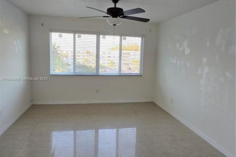 Condominio en alquiler en Homestead, Florida, 2 dormitorios, 99.87 m2 № 1984701 - foto 5