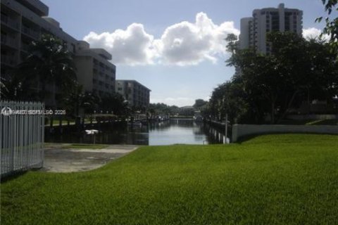 Copropriété à louer à North Miami, Floride: 1 chambre, 81.75 m2 № 2058147 - photo 12