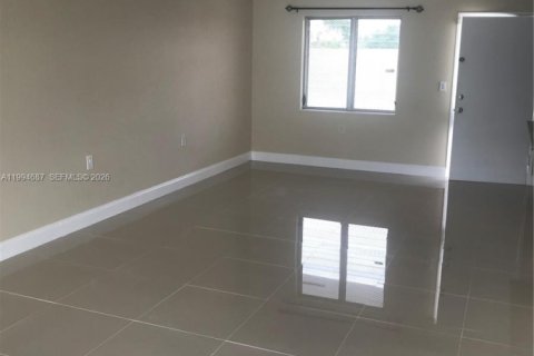 Copropriété à louer à North Miami, Floride: 1 chambre, 81.75 m2 № 2058147 - photo 6