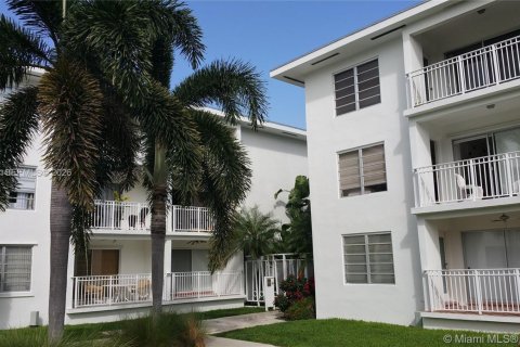 Condo à North Miami, Floride, 1 chambre  № 2058147
