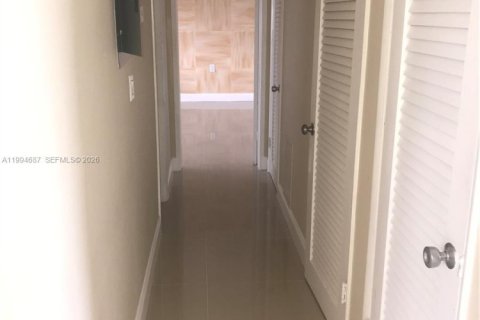 Copropriété à louer à North Miami, Floride: 1 chambre, 81.75 m2 № 2058147 - photo 8