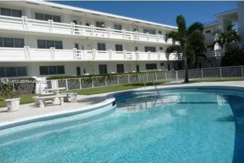 Copropriété à louer à North Miami, Floride: 1 chambre, 81.75 m2 № 2058147 - photo 3