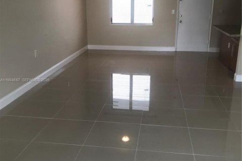 Copropriété à louer à North Miami, Floride: 1 chambre, 81.75 m2 № 2058147 - photo 5
