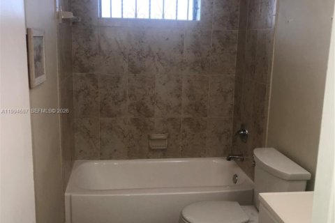 Copropriété à louer à North Miami, Floride: 1 chambre, 81.75 m2 № 2058147 - photo 9