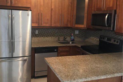 Copropriété à louer à North Miami, Floride: 1 chambre, 81.75 m2 № 2058147 - photo 7