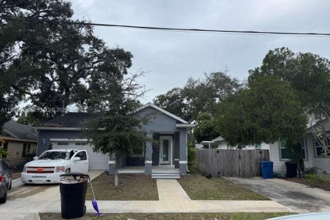 Casa en venta en Saint Petersburg, Florida, 3 dormitorios № 2008090 - foto 2