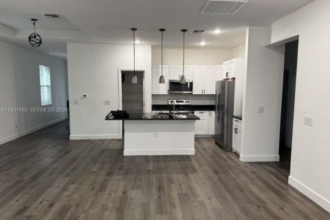 Casa en venta en Saint Petersburg, Florida, 3 dormitorios № 2008090 - foto 5