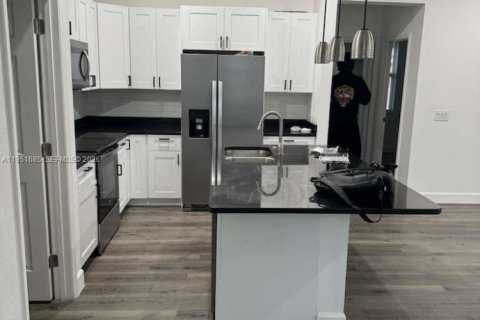 Casa en venta en Saint Petersburg, Florida, 3 dormitorios № 2008090 - foto 6