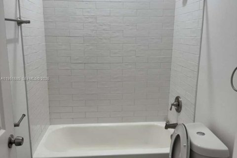 Casa en venta en Saint Petersburg, Florida, 3 dormitorios № 2008090 - foto 8