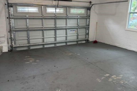 Casa en venta en Saint Petersburg, Florida, 3 dormitorios № 2008090 - foto 12