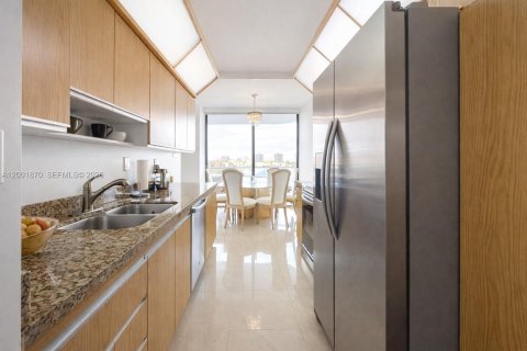 Copropriété à louer à Aventura, Floride: 3 chambres, 148.64 m2 № 2065741 - photo 4