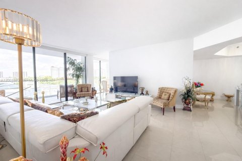 Copropriété à louer à Aventura, Floride: 3 chambres, 148.64 m2 № 2065741 - photo 2