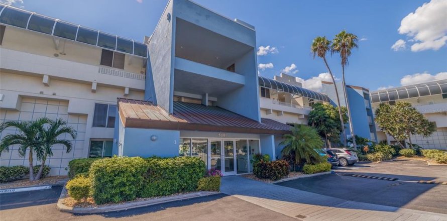 Condominio en Saint Petersburg, Florida, 2 dormitorios № 1437553