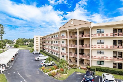 Condo in Saint Petersburg, Florida, 2 bedrooms  № 1846422 - photo 2