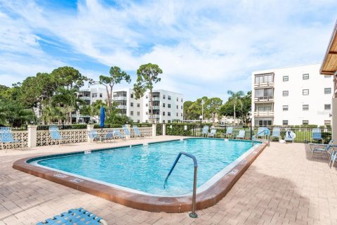 Condo in Saint Petersburg, Florida, 2 bedrooms  № 1846422 - photo 30