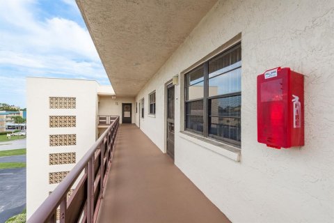 Condo in Saint Petersburg, Florida, 2 bedrooms  № 1846422 - photo 7