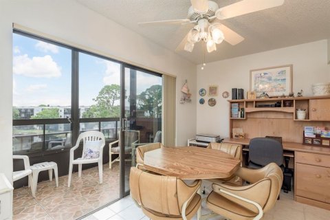 Condo in Saint Petersburg, Florida, 2 bedrooms  № 1846422 - photo 17