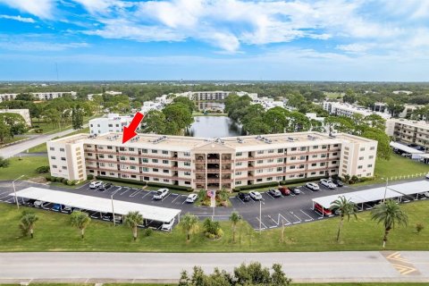 Condo in Saint Petersburg, Florida, 2 bedrooms  № 1846422 - photo 1