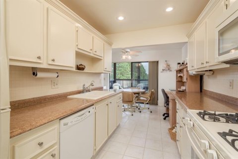 Condo in Saint Petersburg, Florida, 2 bedrooms  № 1846422 - photo 13