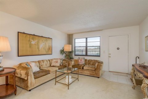 Condo in Saint Petersburg, Florida, 2 bedrooms  № 1846422 - photo 10