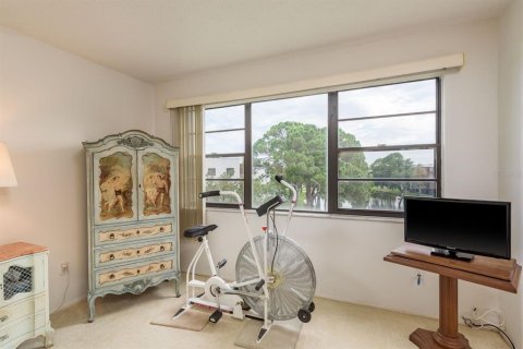 Condo in Saint Petersburg, Florida, 2 bedrooms  № 1846422 - photo 19